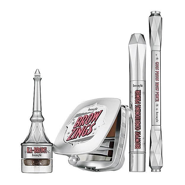 Gel crema con color Ka-Brow (26,50 €). Paleta Brow Zings (35 €). Primer Browvo! (30,50 €). Lápiz Goof Proof Brow Pencil (26,50 €). Todo de Benefit.