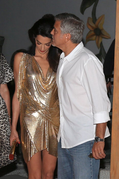 Cada vez que aparecen ante las cámaras, sus gestos acaramelados delatan su amor, como en esta foto, el verano pasado promocionando el tequila del actor en Ibiza.
