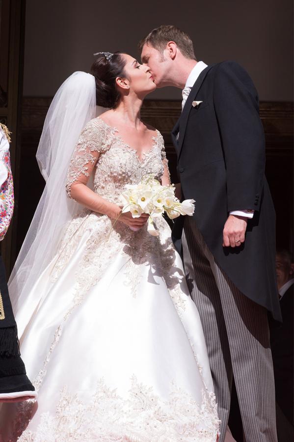 Boda por todo lo alto en Albania de Leka Zogu II y la Princesa Elia. La pareja feliz se casó en la capital, Tirana, con la presencia de gran parte de la realeza europea y mundial.