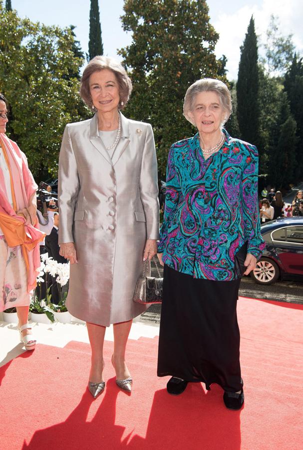 Doña Sofía y su hermana Irene acudieron a la boda en Tirana (Albania) del pretendiente al trono del país; Leka Zogu II y su esposa la princesa Elia.