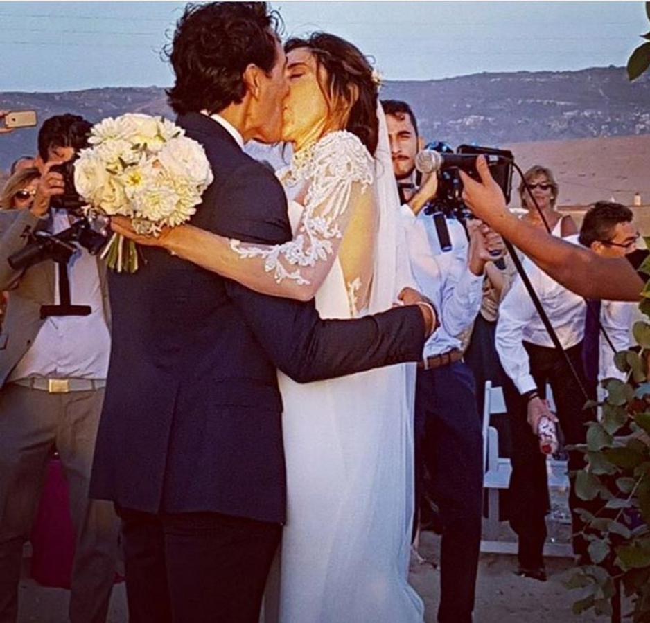 Paz Padilla ha colgado varias fotos besando al que ya es su marido, Juan Vidal.