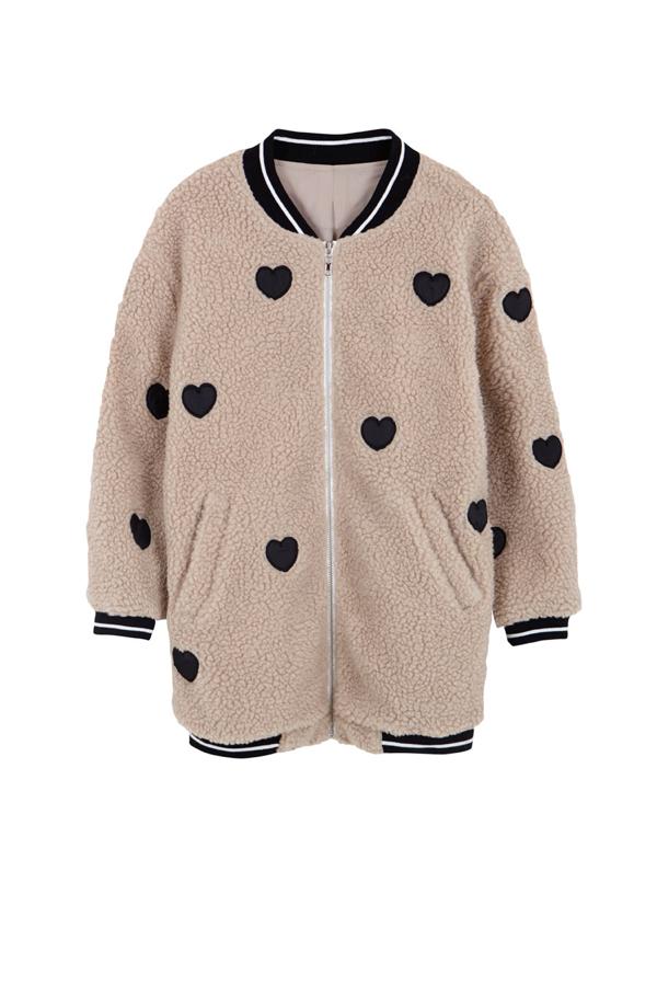 Rosa y corazones negros.