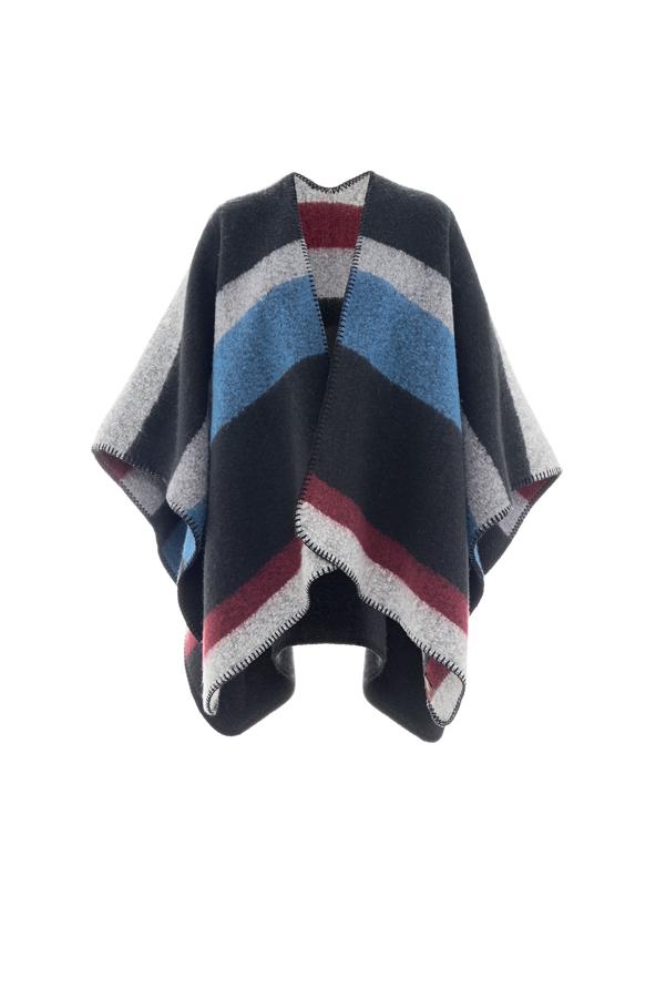 Similar al icónico poncho de Burberry, esta opción de Surkana es ideal para lucirla encima de una chupa de cuero cuando haga más fresco o sobre una blusa cuando la temperatura sea más suave.