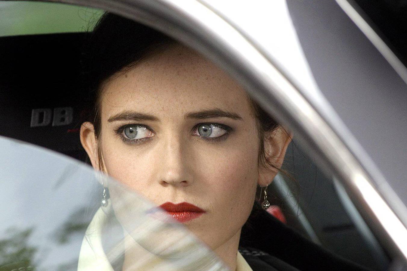 Sus expresivos ojos aguamarina conquistaron a Bertolucci en 2003 para su película 'Soñadores'. Desde entonces, Eva Green no ha parado, desde conquistar a James Bond en 'Casino Royale' (2006) o a Orlando Bloom en 'El Reino de los Cielos' (2005). Una belleza que no pasa desapercibida.
