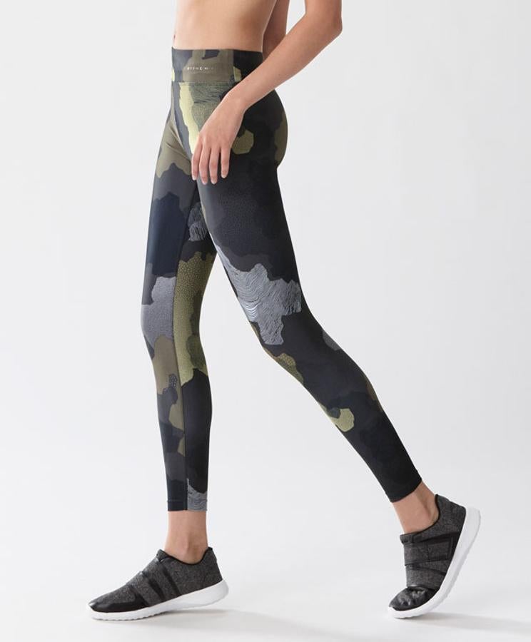 Leggins con estampado de camuflaje de Oysho (Precio: 29'99€)