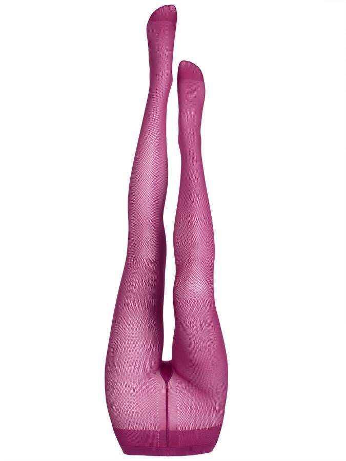 Las medias de color son las que triunfaron en la pasarela de Valentino, que las propone para la próxima primavera, pero si te quieres adelantar a la tendencia lo puedes hacer con estas de Wolford. Precio: 39 euros.