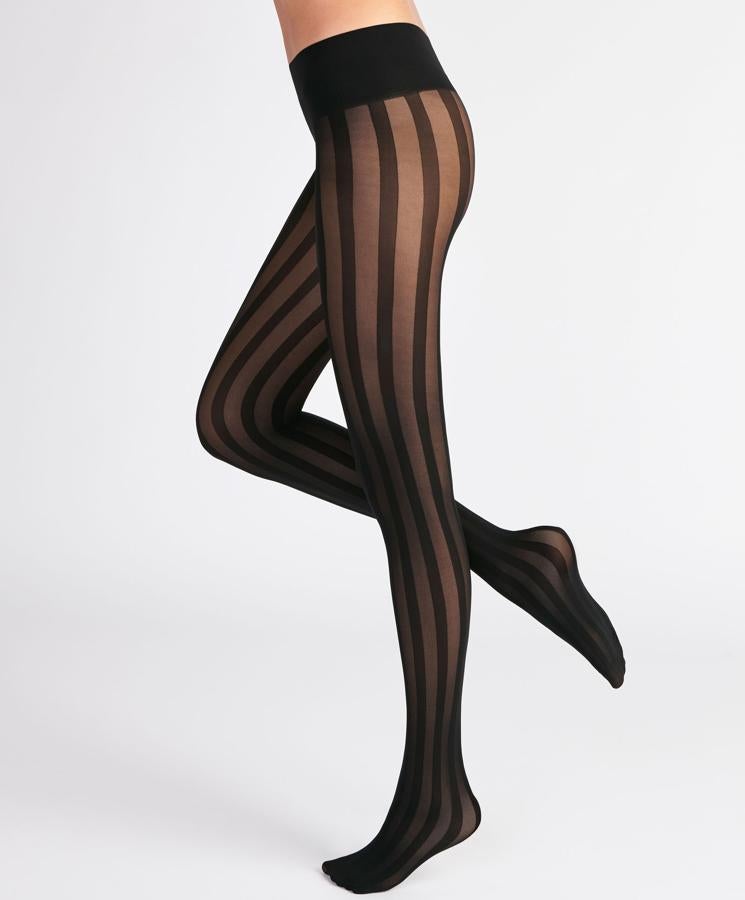 Las rayas estilizan y además son originales. Estas medias las puedes encontrar en Oysho. precio: 7,99 euros.