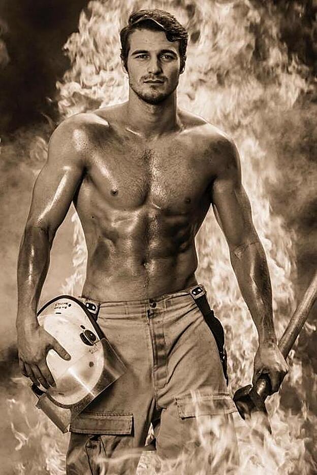 Los bomberos australianos derriten internet con su nuevo calendario para 2017