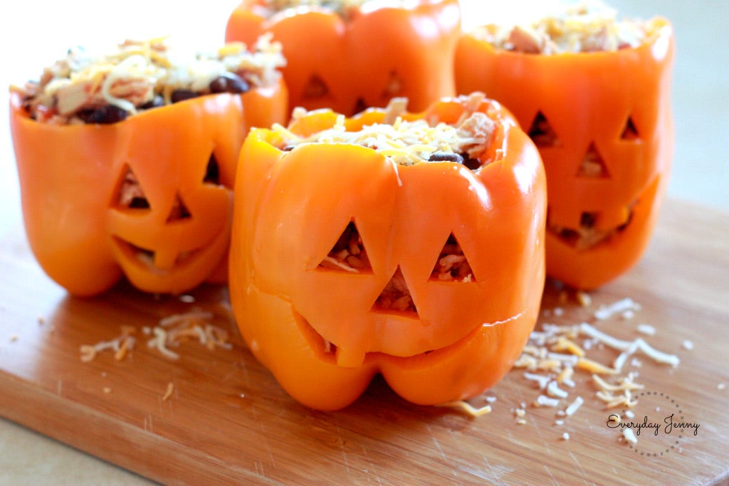 El plato estrella: pimientos naranjas rellenos de verdura o carne. ¡A tu gusto!