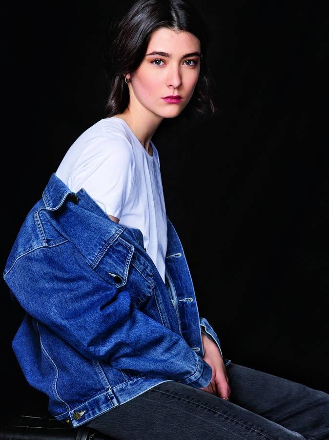 Quiero seguir trabajando en moda, pero también voy a estudiar fisioterapia". Así habla de su futuro esta ovetense de 19 años. Mar había hecho "pequeñas cosas" en Madrid, hasta que dio la sorpresa y abrió en solitario el desfile de Givenchy en París. "Estaba tan nerviosa que no lo disfruté como debería", recuerda