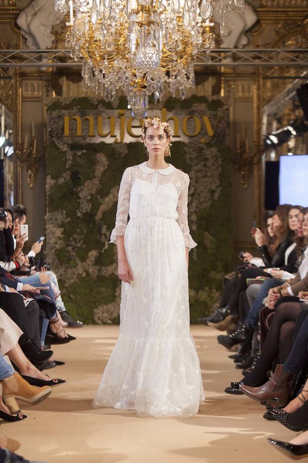 Elegantes y muy femeninas fueron las propuestas de la diseñadora Raquel Ferreiro para el desfile de Novias Couture de Mujerhoy.