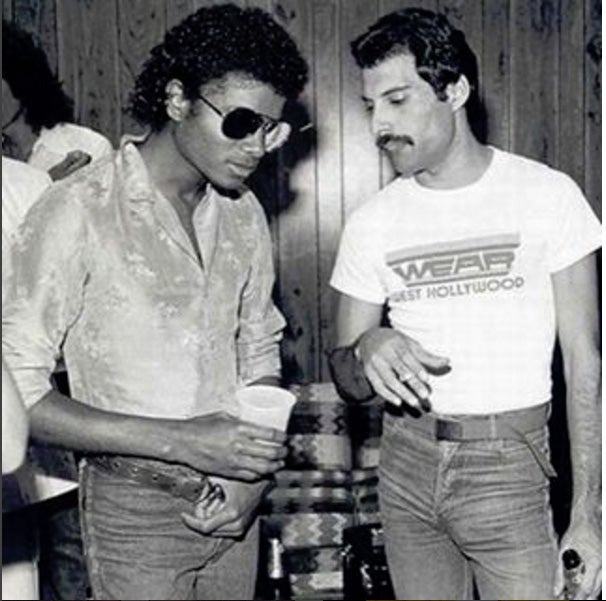 ¿La culpa fue de Louie?: La verdadera razón de la ruptura de la colaboración con Michael Jackson nunca se sabrá, ya que ambos se la han llevado a la tumba. Pero la rumorología apunta a varias razones. Una de ellas es que Michael llevó a su llama, Louie, al estudio.