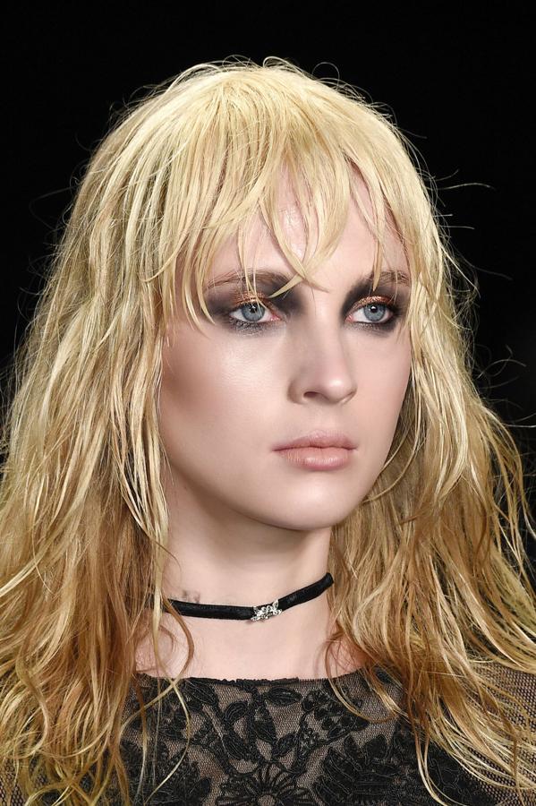 Look: Fumé Bicolor. Combinado de sombras en tonos grises y en cobre metalizado, que aparecen y desaparecen, dando lugar a un minucioso difuminado.