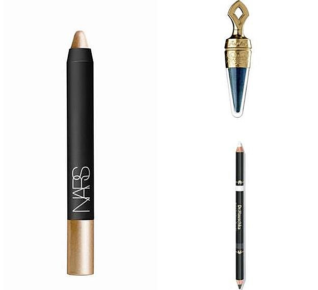 Los lápices/Khôl. Sombra de ojos Soft Touch, de Nars. (24 €). Terracotta Khôl Poudre Libre, de Guerlain. (36,70 €). Kajal eyeliner Duo white/anthracite, de Dr. Hauschka  (16,80 €)