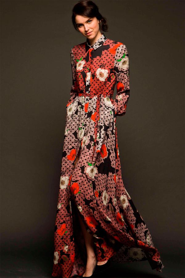 Maxi vestido camisero con estampado floral.