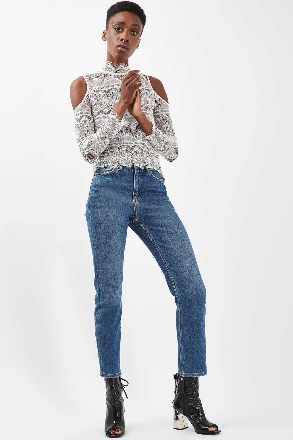 Camisa de encaje con aberturas en los hombres de Topshop (Precio: £18 rebajado de 38)