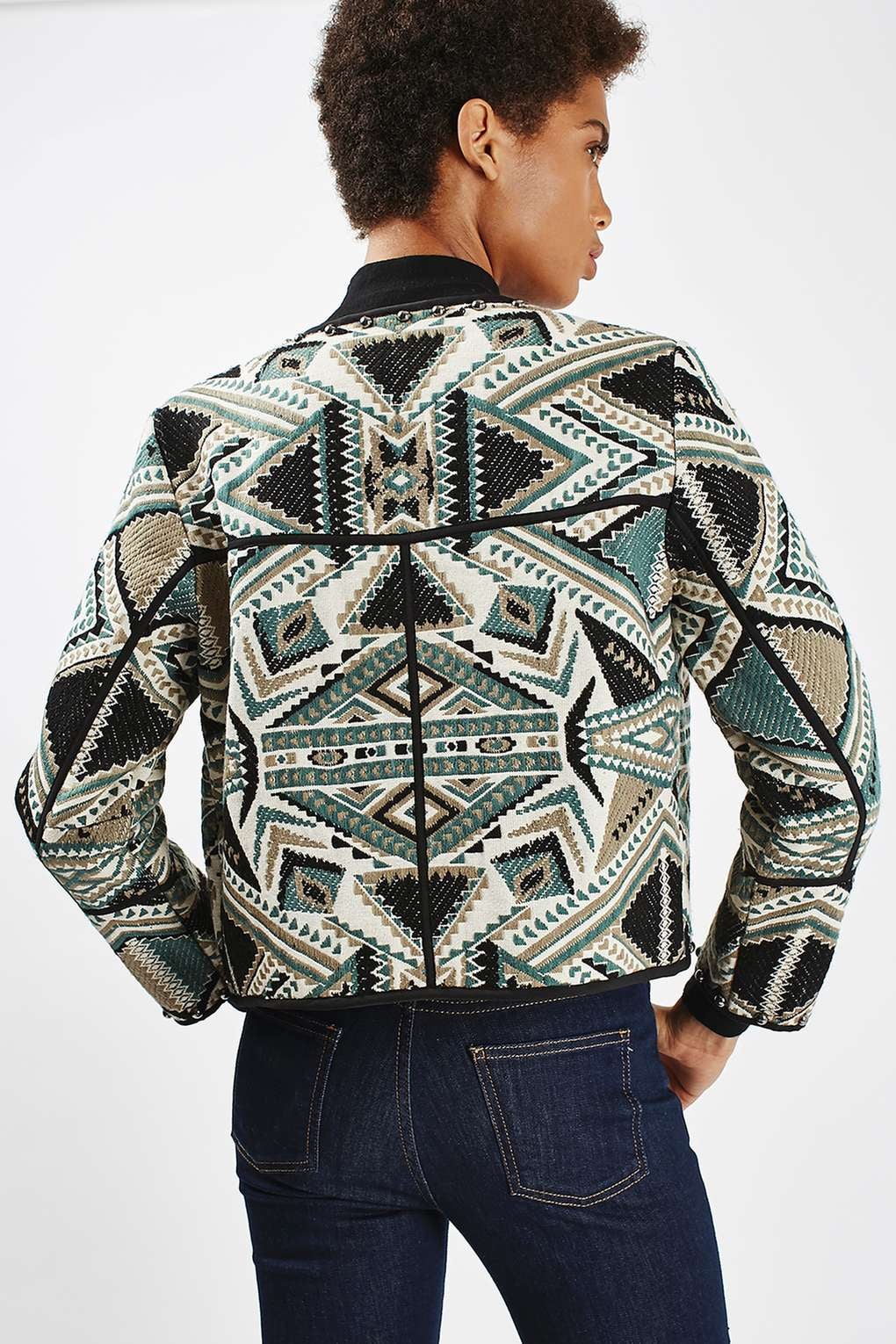Chaqueta con estampado geométrico de Topshop (Precio: £25 rebajado de 55)