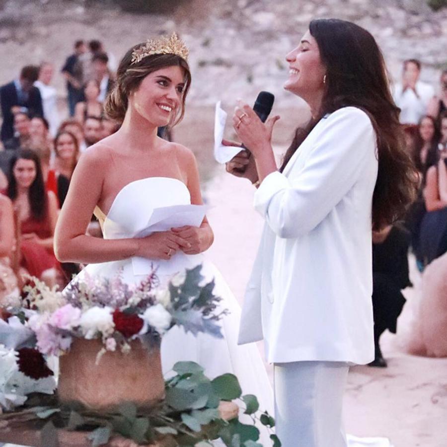 La bloguera Dulceida -cuyo nombre real es Aida Domenech-, una de las más conocidas de nuestro país, contrajo matrimonio con su novia, Alba Paul, el pasado mes de septiembre en una romántica ceremonia celebrada en la playa.