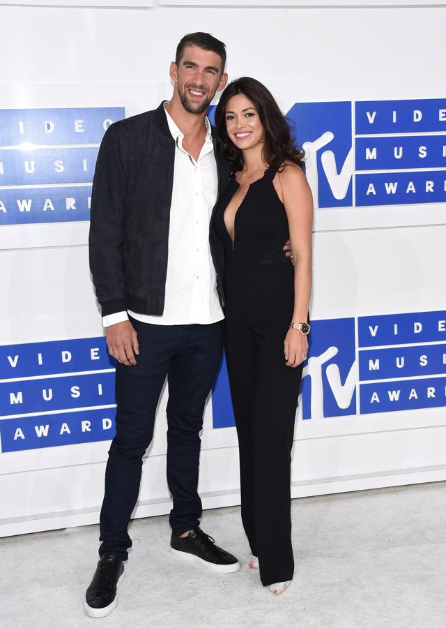 El medallista olímpico se casó en secreto en junio con la modelo Nicole Johnson pero lo mantuvieron en secreto hasta pasados los Juegos Olímpicos de Brasil. Tanto es así que no fue hasta octubre cuando desvelaron que ya eran marido y mujer.