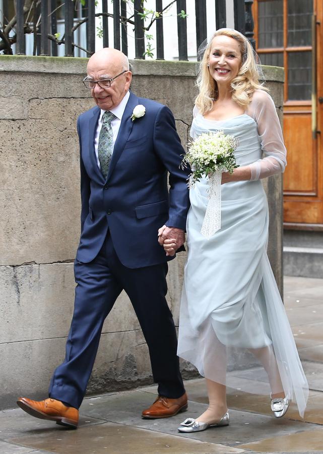El magnate de los medios de comunicación Rupert Murdoch, de 84 años, y la exmodelo, de 59, se casaron Londres en marzo. Su boda fue tan mediática como discreta. Eso sí, no faltó ninguno de los familiares de los contrayentes ni nombres destacables como el actor Michael Caine o el cantante Bob Geldof.