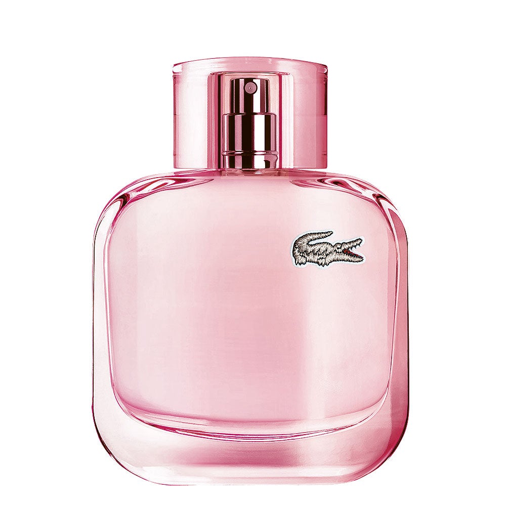 La has conocido en el colegio de tus hijos y habéis conectado. Pero no la conoces tan bien como a tus amigas de siempre. Prueba con L.12.12 de Lacoste: funciona. L.12.12 Pour Elle Sparkling de Lacoste (75 €).