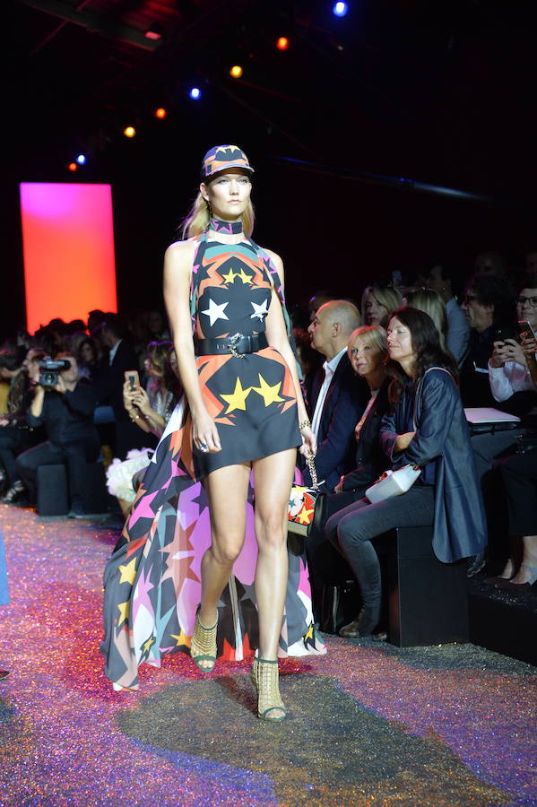 Elie Saab, Saint Laurent y Stella McCartney se han rendido a las estrellas, que llenan de fantasía los looks más desenfadados. ¿Que cómo las puedes lucir? En botines, jerséis... ¡y faldas!