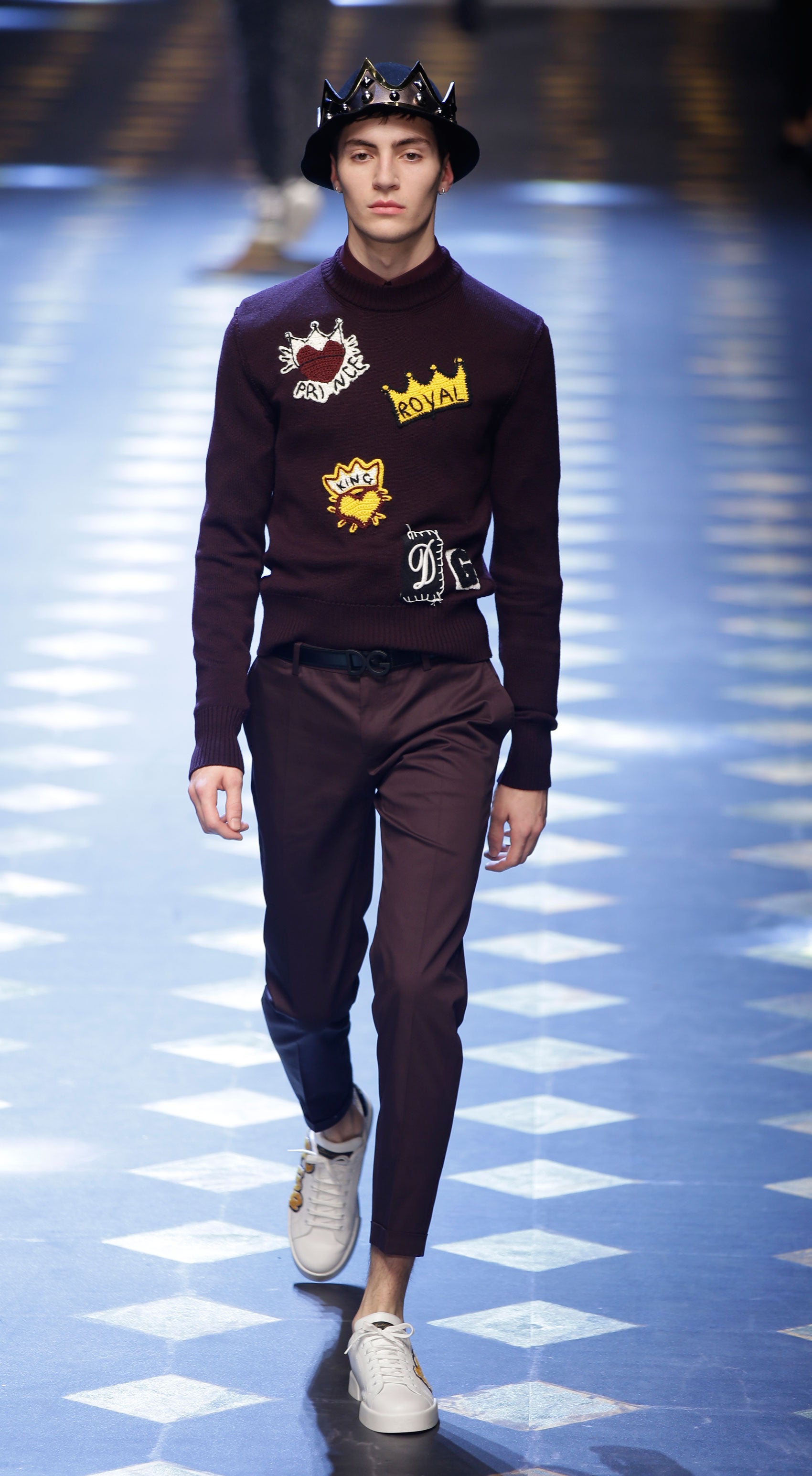 'Who runs the world?' (¿Quién controla el mundo?) Decía la descripción del vídeo del desfile colgado en las cuentas oficiales de las redes sociales de la firma Italiana.