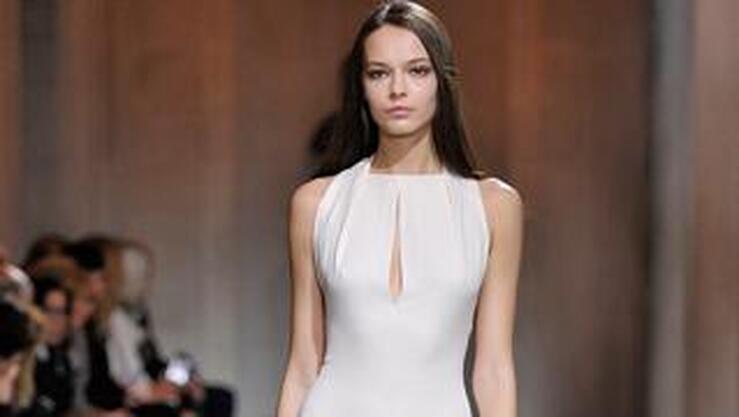 Fotos: 17 vestidos para que Melania Trump debute con estilo como Primera Dama