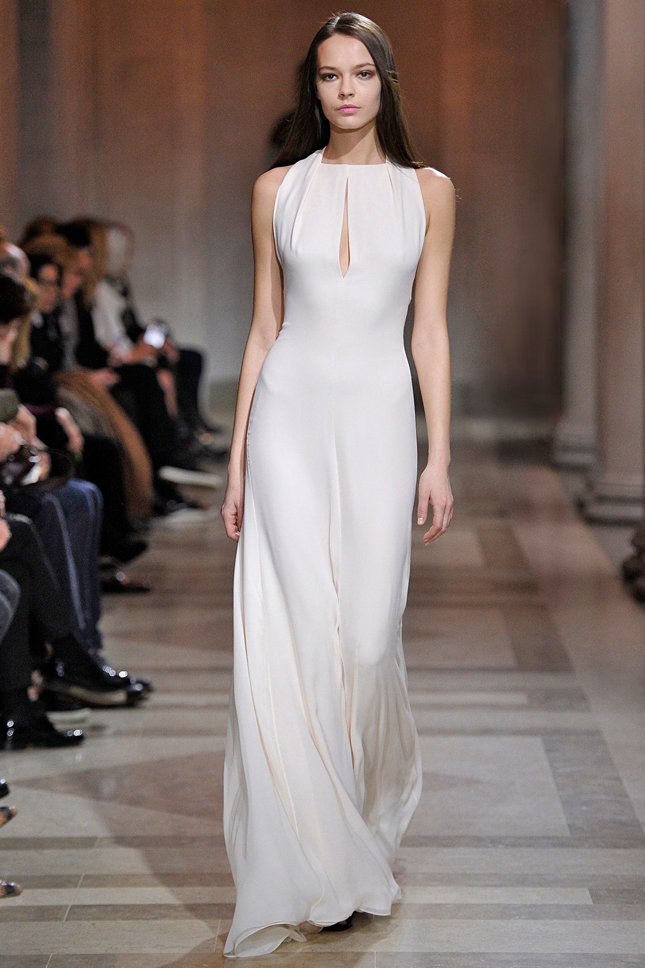 Este vestido sería sencillamente perfecto para la gala de noche de la investidura.