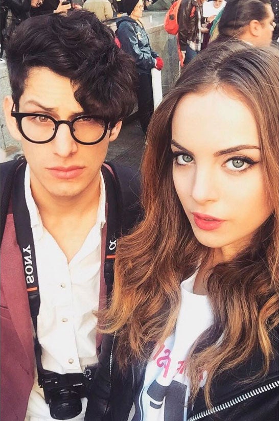 La actriz Elizabeth Gillies acudía junto con su amiga Ariana Grande.