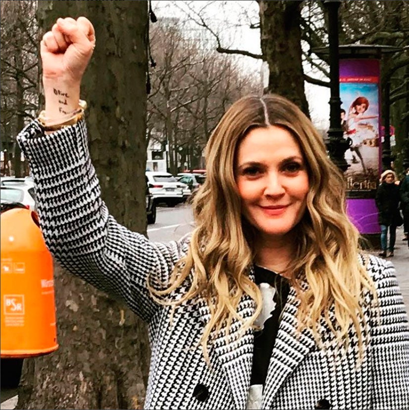 La actriz Drew Barrimore también compartía momentos de la marcha en su cuenta de Instagram.