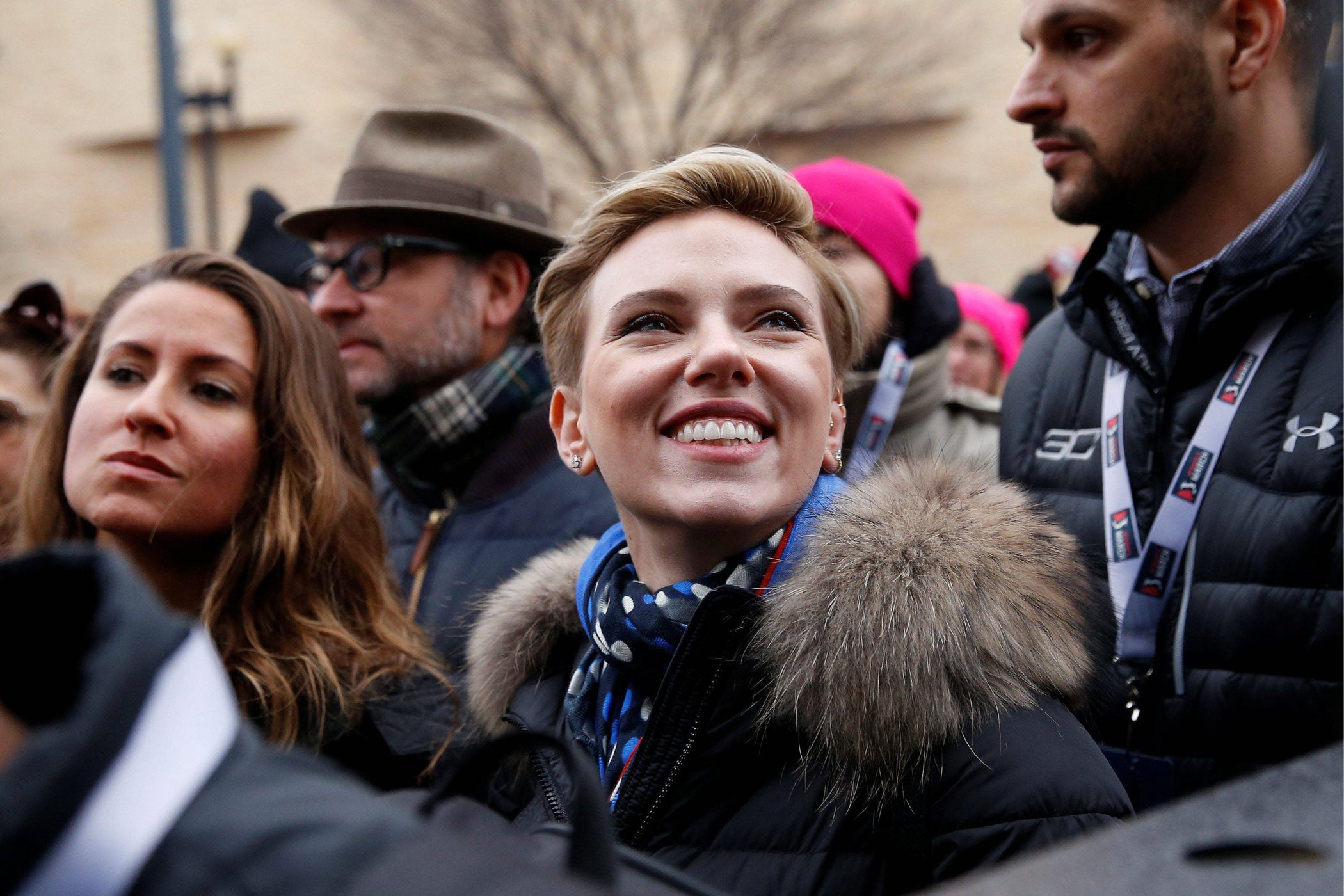 La actriz Scarlett Johansson no dudaba en unirse a la manifestación y tuvo su momento sobre el escenario para dar su devastador discurso contra Donald Trump.