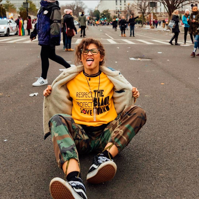 La actriz Zendaya compartía vídeos y fotografías en la marcha, quien se ha mostrado su posición en las elecciones desde el principio.
