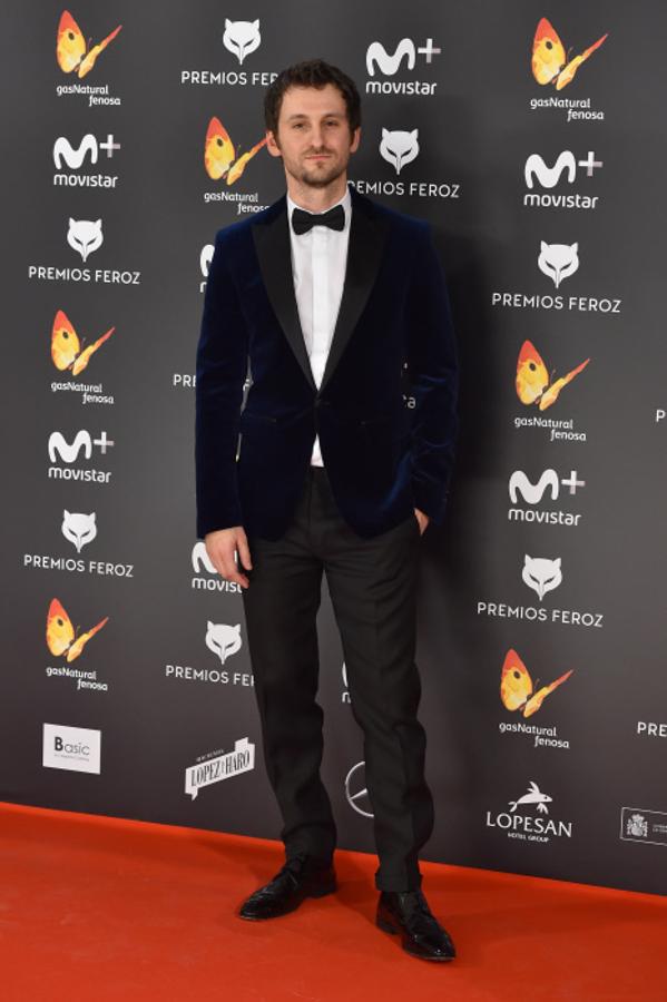 El actor volvió a ser uno de los hombres mejor vestidos de la alfombra con este esmoquin con chaqueta de terciopelo azul de García Madrid.