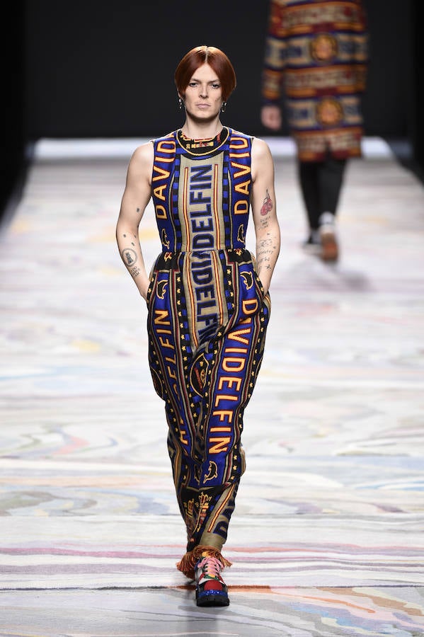 La cantante y modelo Bimba Bosé, luciendo una de las creaciones de David Delfín durante la Pasarela Cibeles Mercedes Bez Fashion Week en febrero de 2016.