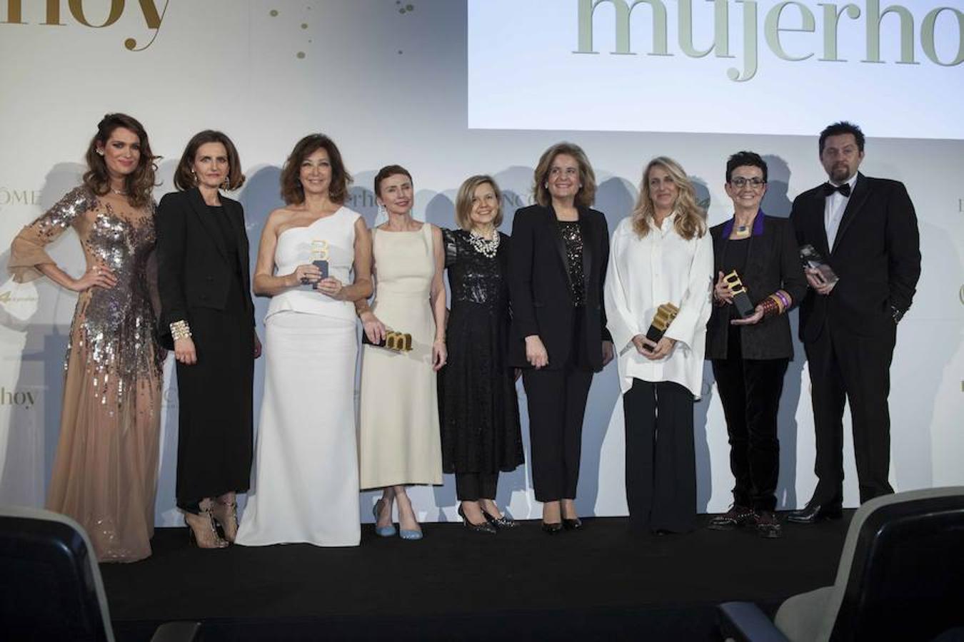Mar Saura, Laura Múgica, directora general de Taller de Editores, Ana Rosa Quintana, Helena Rohner, Charo Carrera, Directora de Mujerhoy, Fátima Báñez, Ministra de Empleo y Seguridad Social, Patricia Urquiola, Carme Ruscalleda y Ramón Campos, productor ejecutivo de Bambú Producciones.