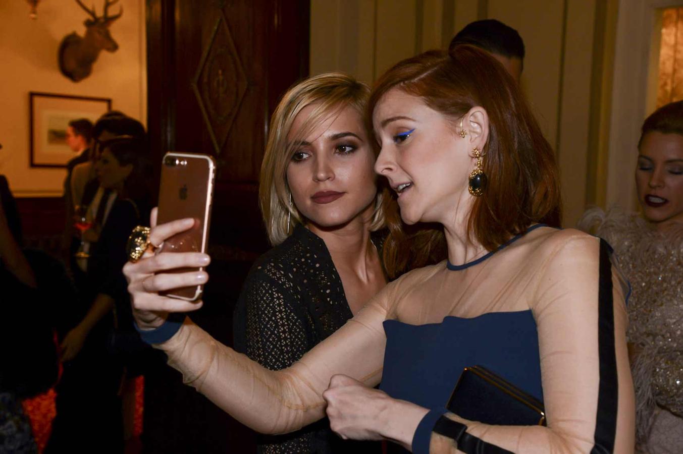 Compañeras de profesión y, además amigas, Ana Fernández y Ana Polvorosa aprovecharon para hacerse un 'selfie'.