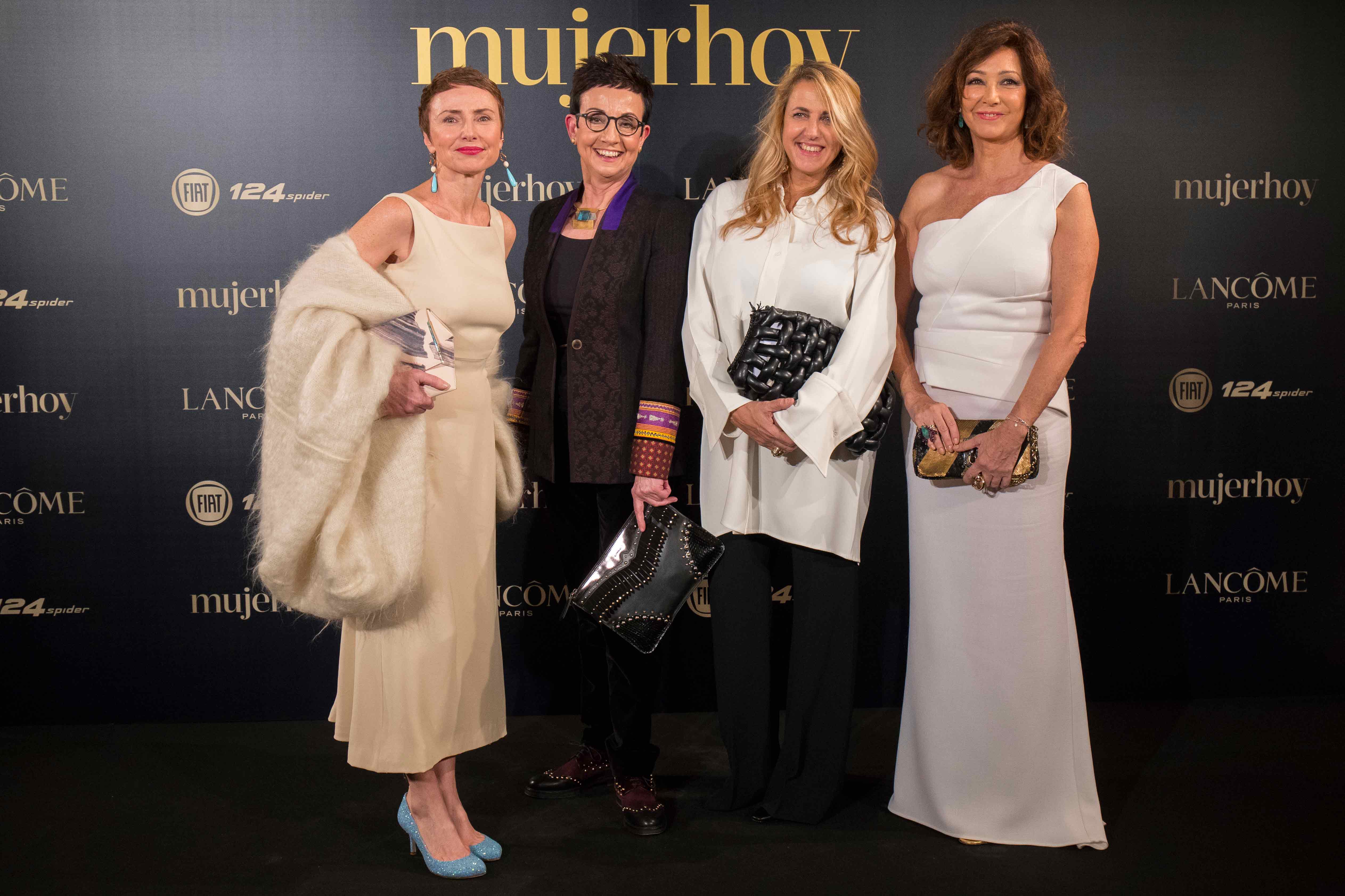 Helena Rohner, Carme Ruscalleda, Patricia Urquiola y Ana Rosa Quintana posan en la alfombra roja de los Premios Mujerhoy, como las ganadoras de esta VIII edición.