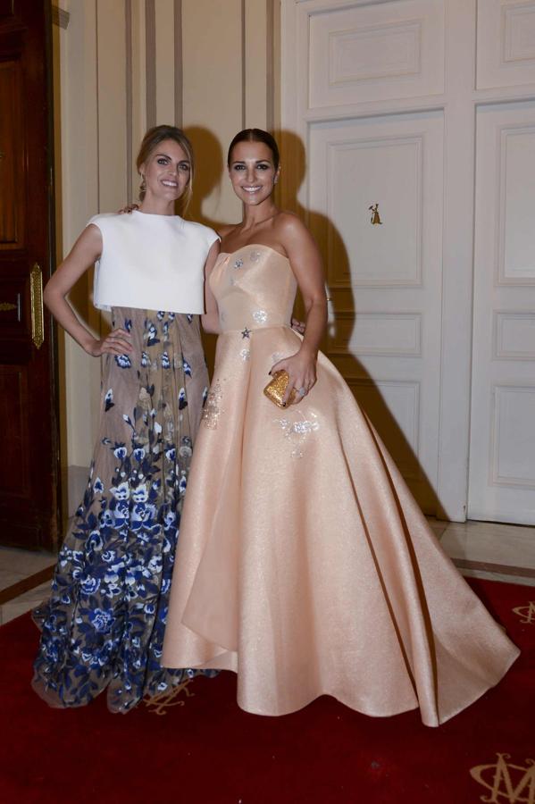 Paula Echevarría y Amaia Salamanca, compañeras de reparto en 'Velvet', se reunieron en el Casino de Madrid con motivo de la fiesta de los Premios Mujerhoy.