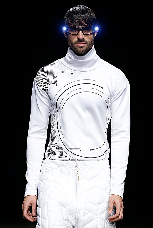 El modelo hispano-cubano Juan Betancourt desfiló con la colección otoño invierno 2017-2018 de Miquel Suay