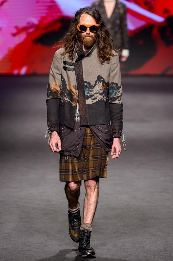 Uno de los diseños de la colección de Etro que incluye una falda masculina entre sus propuestas para el otoño.