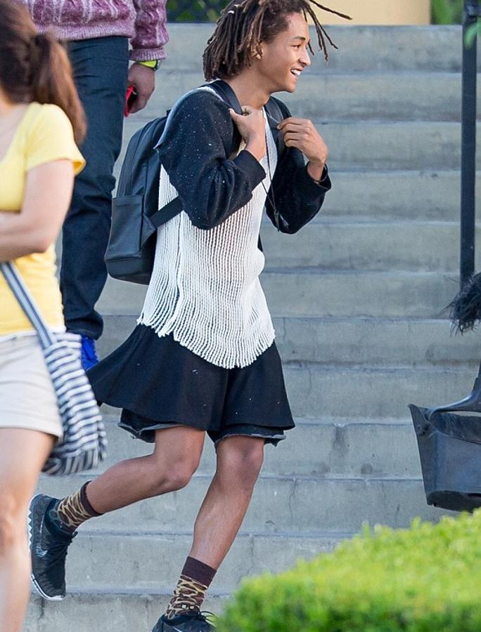 Uno de los famosos que se adelantó a la tendencia de lucir falda antes de que lo viéramos en las pasarelas es Jaden Smith.