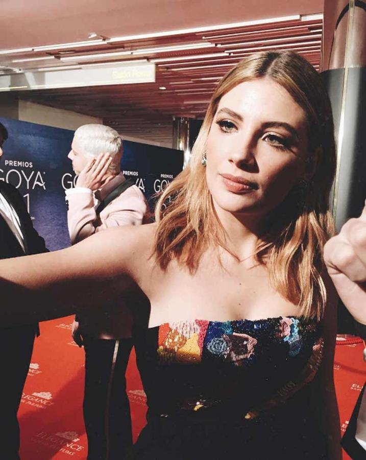 Miriam Giovanelli, una de las más tempraneras en pisar la alfombra roja de la 31ª edición de los Goya.