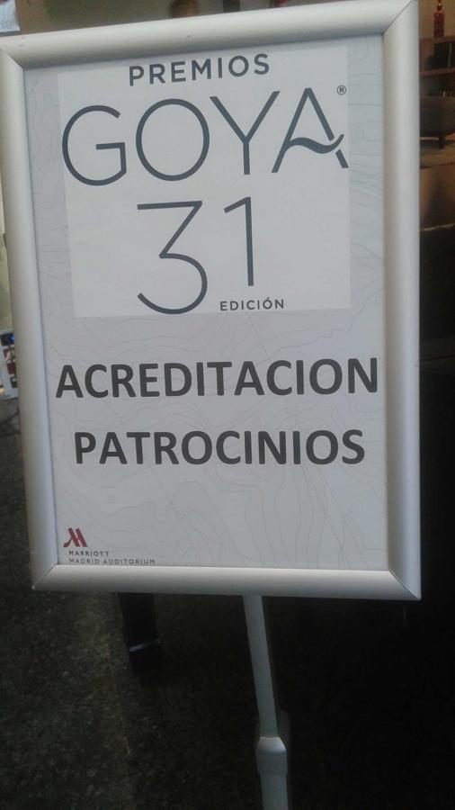 Los preparativos de lo que pronto será el corazón más glamuroso de la gala: la alfombra roja….