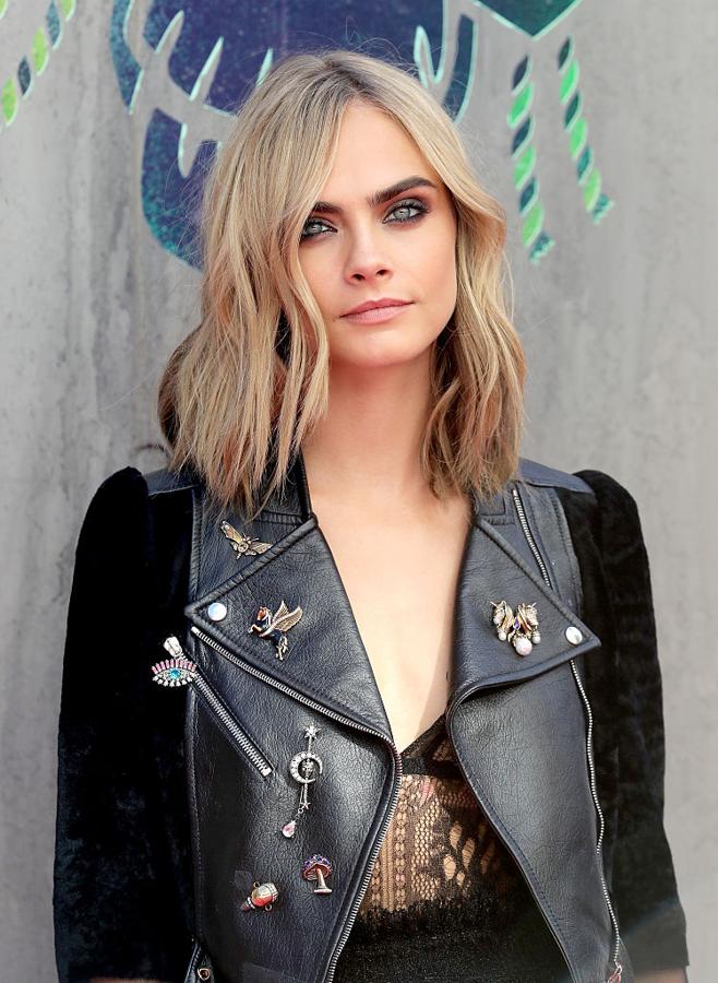 La modelo y actriz Cara Delevingne luce una melena entre el bronde y el rubio oscuro, un tono perfecto si eres castaña o morena.