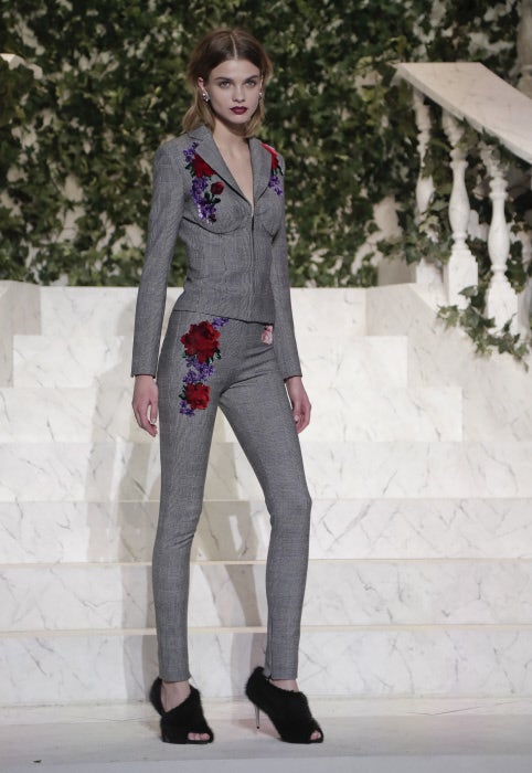 La firma de ropa interior reinventa los trajes masculinos de 'working girl', que son más ceñidos y tienen bordados.