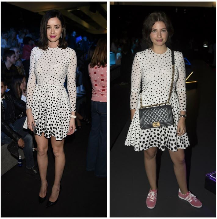 Mismo escenario, mismo vestido, pero distintos momentos y distintas maneras de combinarlo. En febrero de 2016, Dafne Fernández no se perdió detalle de las propuestas de María Escoté en la MBFWM Y Miriam Giovanelli hizo lo propio en septiembre de ese mismo año; las dos con un diseño de la catalana con estampado de lunares y corte evassè. Dafne fue más lady con los salones negros mientras que Miriam le dio un toque más urbano al look con unas zapatillas Adidas.