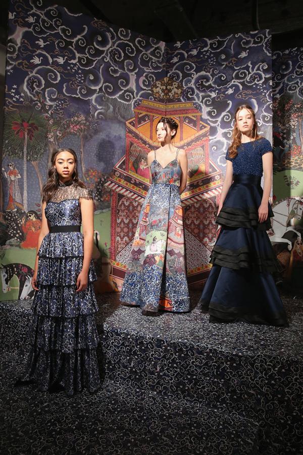 La noche se viste de azul con propuestas tan seductoras como esta.