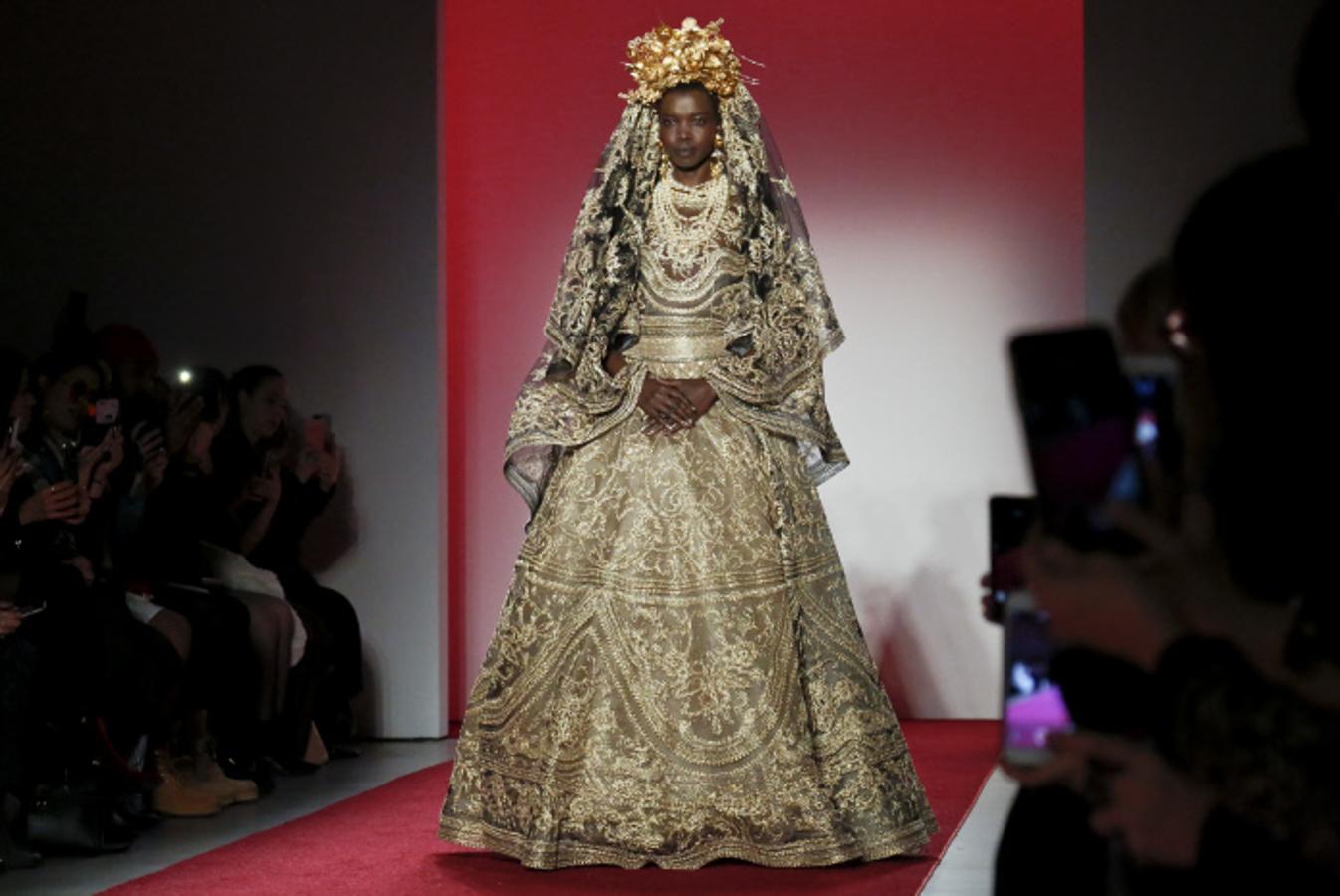 ¿Este look no os recuerda al look de Beyoncé en los Grammy 2017?