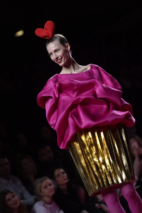 La moda de los 'cupcakes' llega a la pasarela en forma de vestido.
